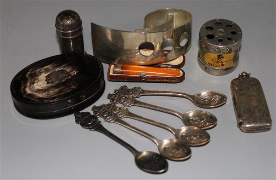 An Edwardian silver combination vesta/sovereign case and other assorted items.
